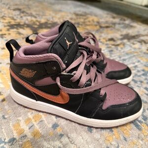 Nike Kids' Black and Pink Sneakers- girls size 2
